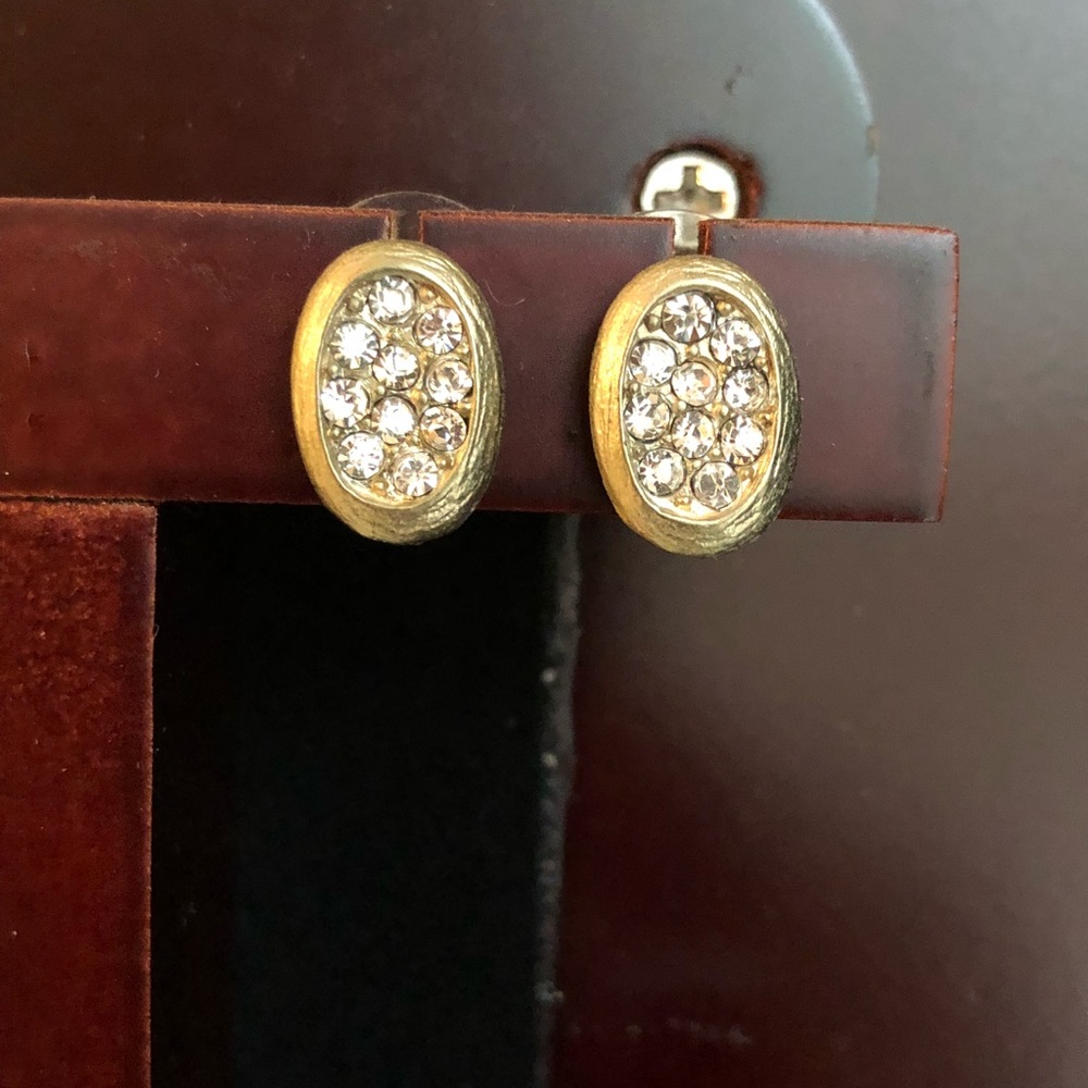 Cubic zirconium studs